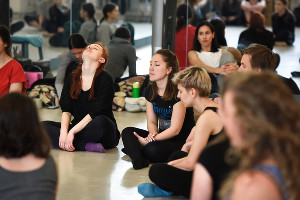 Мастер-класс по контактной импровизации в студии «Воздух» © Фото Елены Синеок, Юга.ру