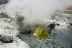 Фумаролы в кратере Мутновского © Фото Андрея Калинова